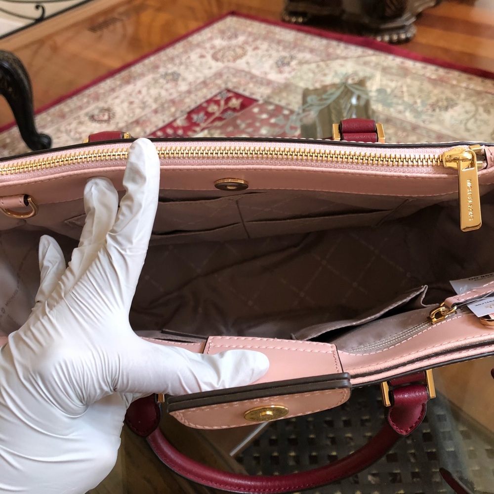 Authentic Michael Kors Carolyn handbag&wallet set - Picture 4 of 8